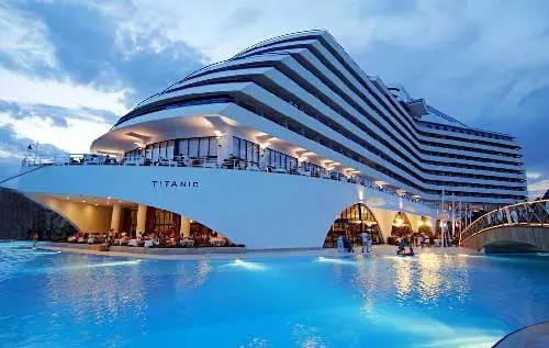 هتل تایتانیک بیچ لارا در آنتالیا