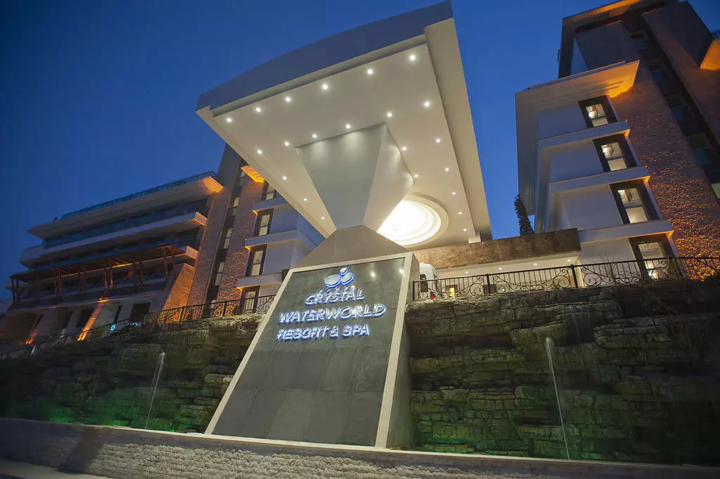 هتل دنیای آبی کریستال در شهر آنتالیا